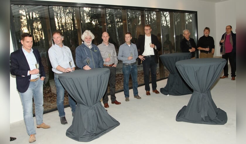 Samen terugblikken op het bouwproces van het Kunstlab. Foto: Henk Lammen