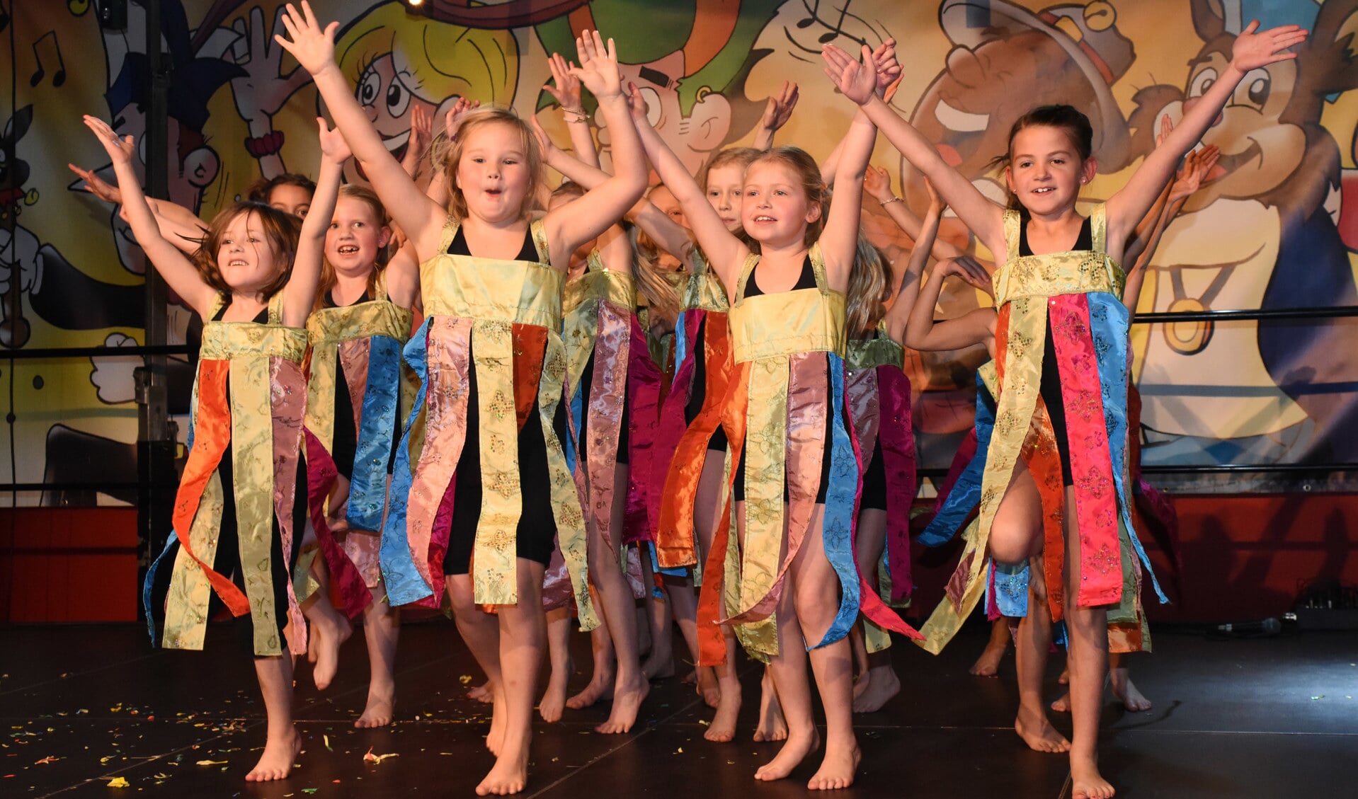 Mooi dansen tijdens de jeugdzitting van D'n Hazekeutel in Venray. Foto: Hoedemaekers Venray.