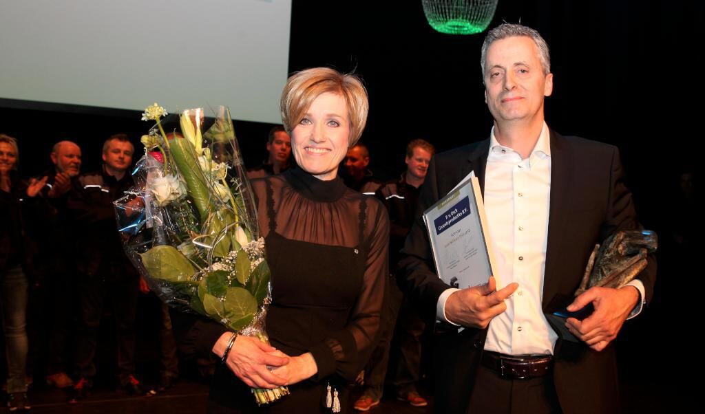 De trotse winnaars: Prisca en Peter van Osch. Foto: Marcel Hakvoort.

