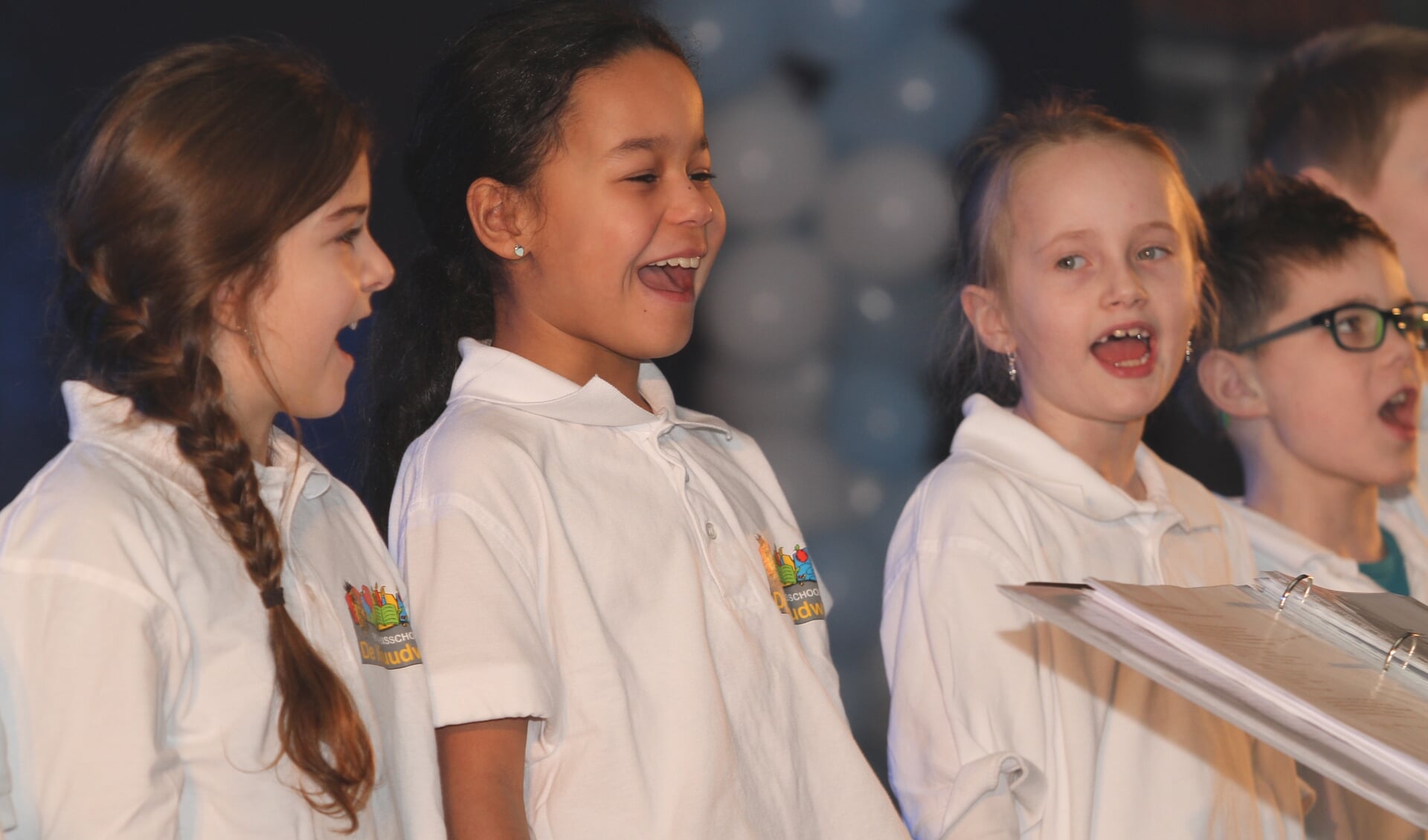 Kinderen van twee basisscholen zongen zondag tijdens Sing Along.