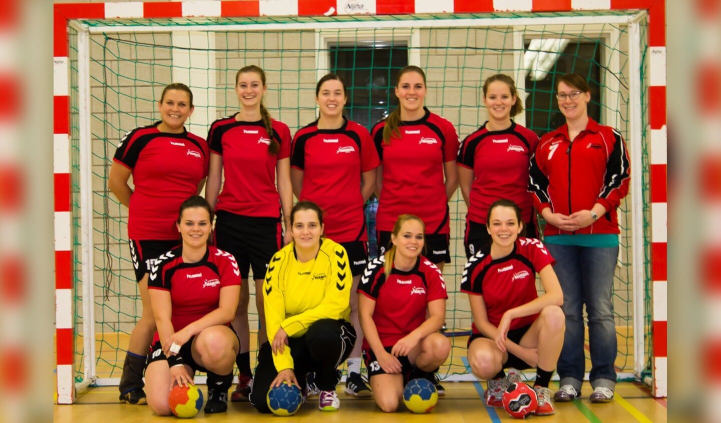 De handbalsters van Manual wonnen van Born. Foto: website Manual.