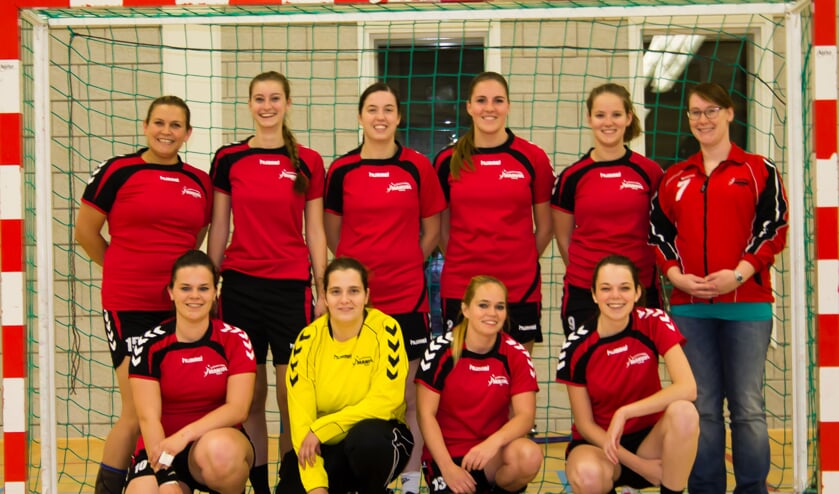 De handbalsters van Manual boekten een duidelijke zege. Foto: website Manual.