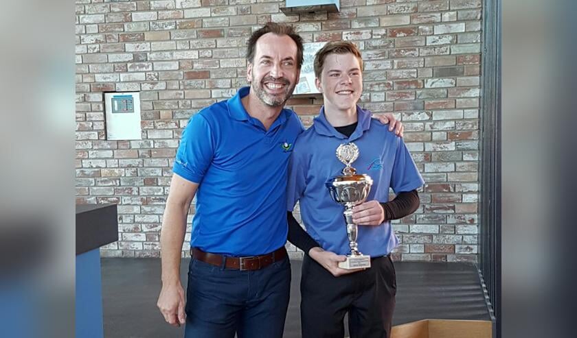 Noa Janssen is Limburg jeugdkampioen golf.