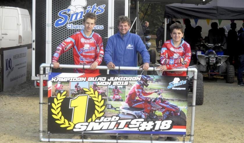 Van links naar rechts Job Smits, vader Mark Smits en Wout Smits. Foto: Maycel de Bruijn.