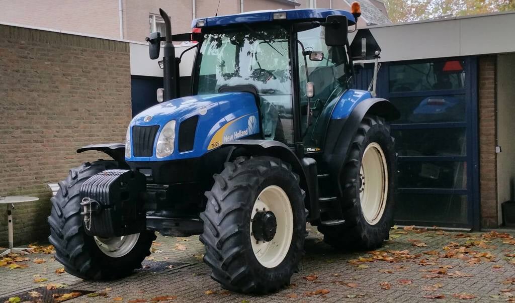 De in Twente gestolen tractor werd donderdag in Venray aangetroffen. Foto: Facebook politie Venray.