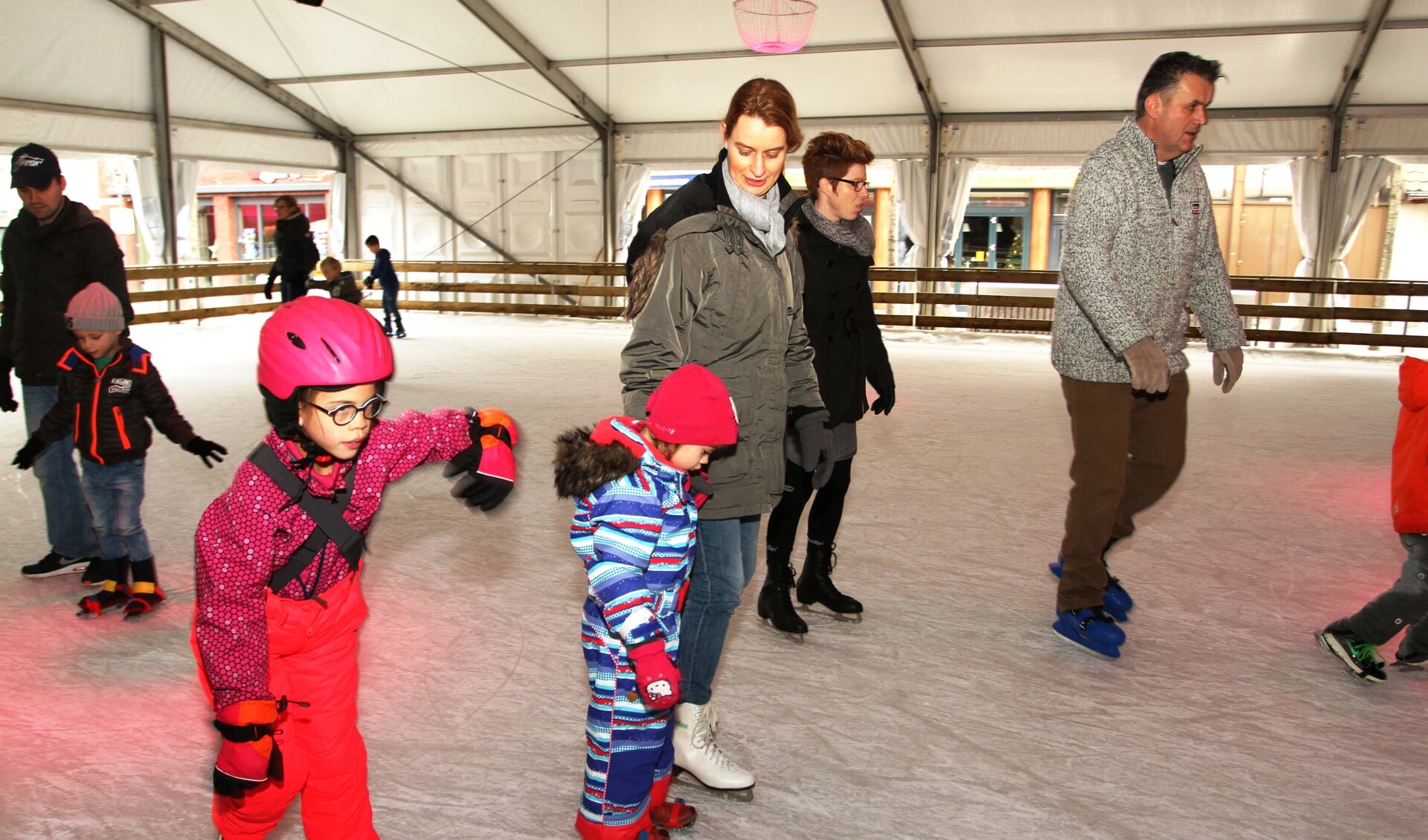Op vrijdag 16 december wordt de ijsbaan in hartje Venray geopend. Foto: Henk Lammen. 