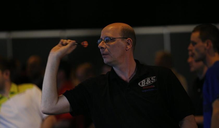 Sfeerfoto Hal Open Darts 2016: Co Stompé in opperste concentratie.