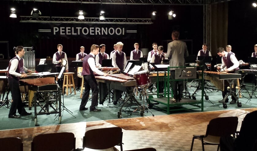 De slagwerkgroep van Ons Genoegen uit Oirlo gaat op concours naar Heel.