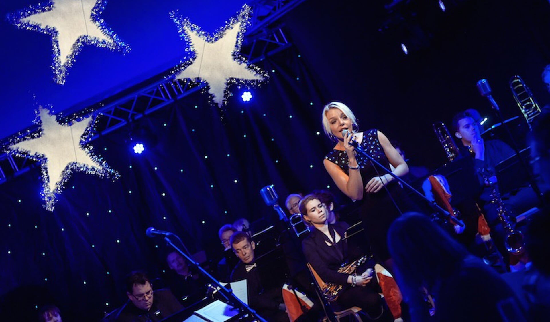 Kerstdinerconcert 2014 met een optreden van Iris Reivers.