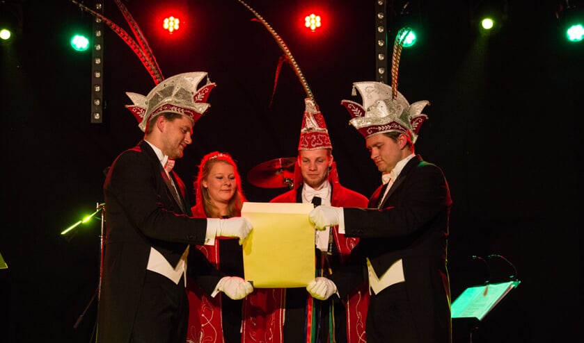 Prins Jordi I, prinses Janine en de adjudanten Coen en Jasper Moeskops. Foto: Simone Swinkels.