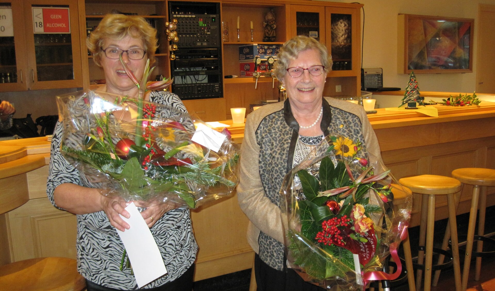 Annie Gielens en Nelly Poels werden in de bloemetjes gezet.