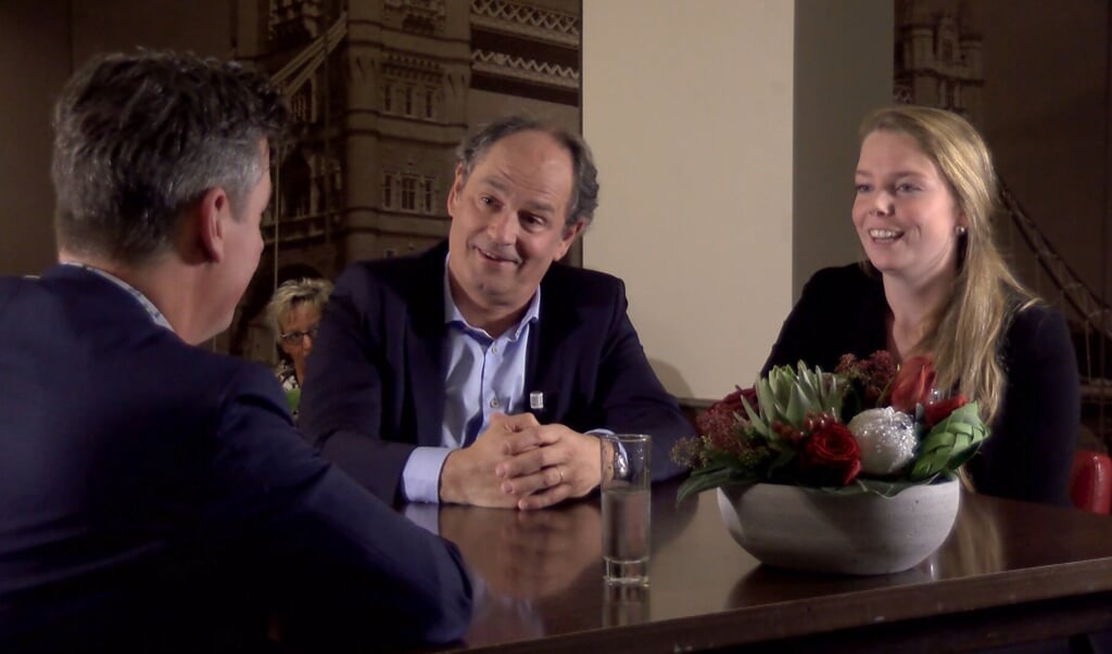Rob van Lieshout (links) in gesprek met Joost van der Weiden en Sanne Mulder. 