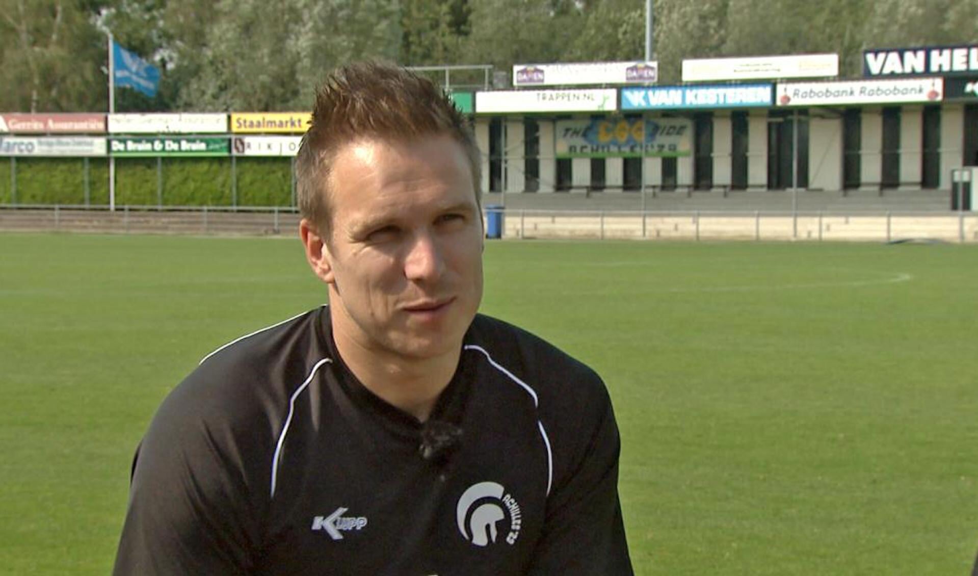 Freek Thoone (foto) werd vrijdagavond van het veld gestuurd. Ook Niek Versteegen kreeg de rode kaart. 