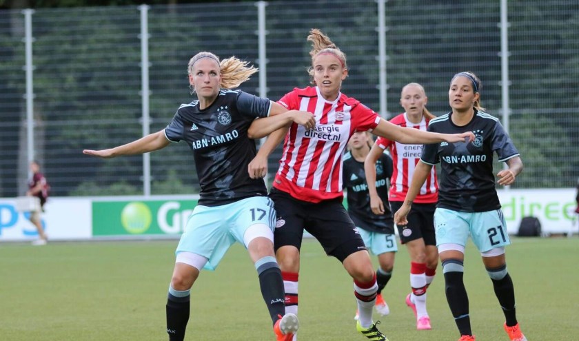 Myrthe Moorrees (rechts op de foto) is opgeroepen voor Oranje. Foto: Nienke van der Tak.