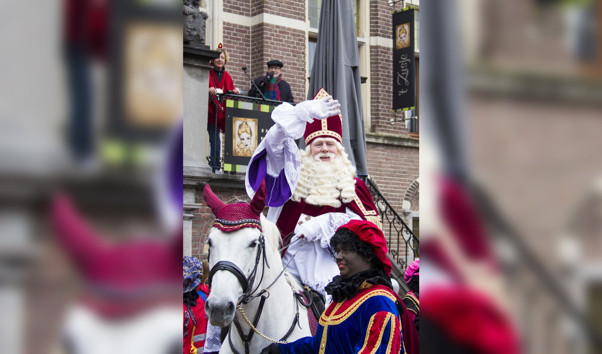 Sinterklaas was ook in 2016 geregeld in het centrum van Venray,  samen met zijn pieten.