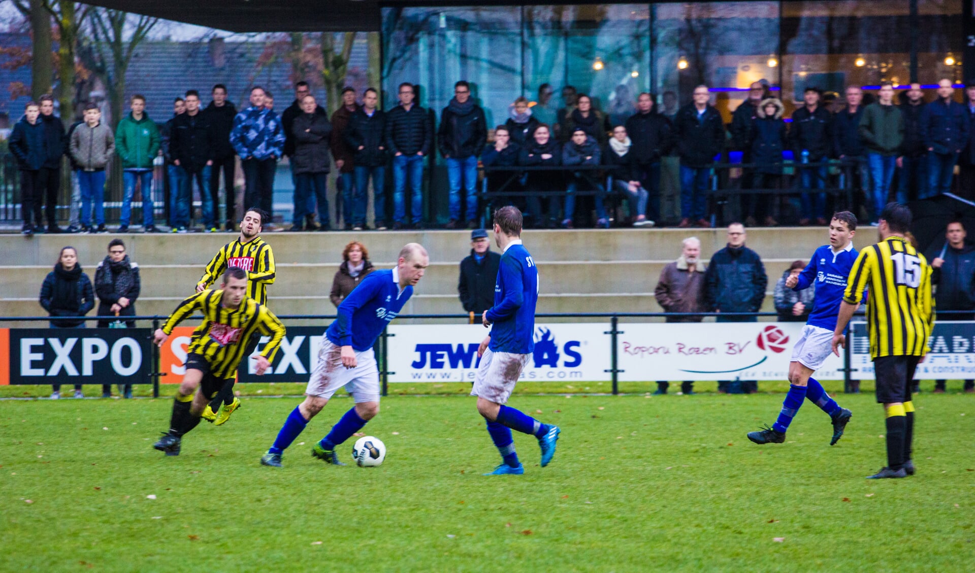 SV United verloor  op eigen veld de derby tegen BVV'27. Foto:  Simone Swinkels. 