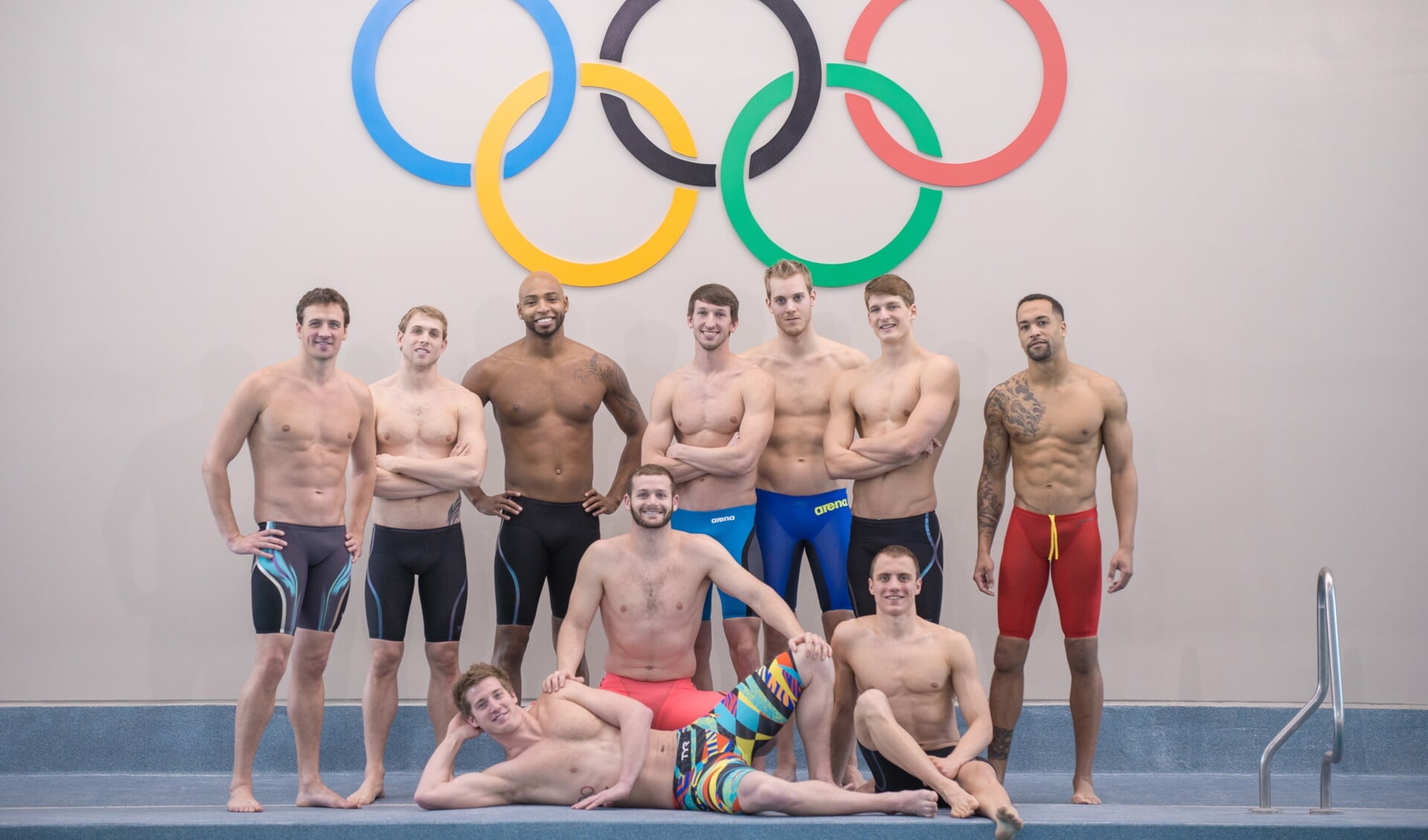 het zwemteam Swimmac , allemaal potentiële deelnemers voor de komende Olympische Spelen.  Dion Dreesens staat derde van rechts.