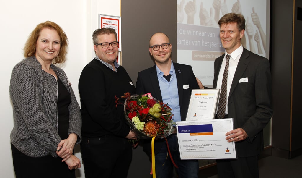 Niels Rameckers (tweede van rechts)  is trots op zijn uitverkiezing als starter van het jaar. Foto: Rikus ten Brücke.
