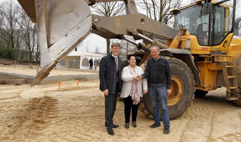 Wethouder Jan Loonen (links), Ria van der Heijden en Harrie Maessen.