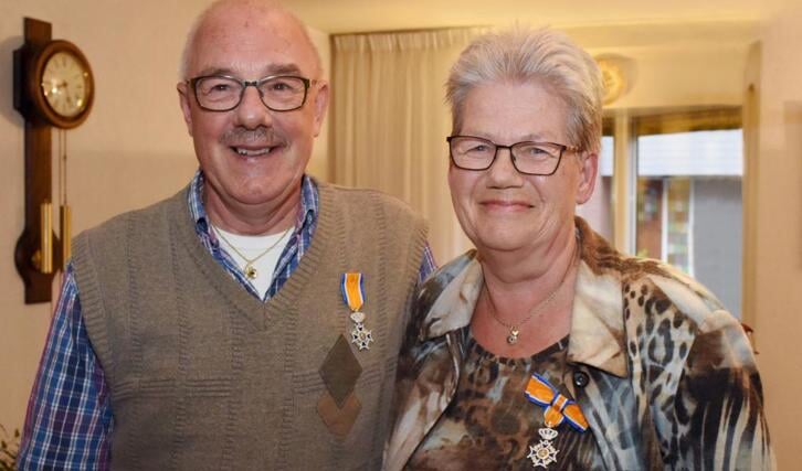 Jan en Joke  Phillipson-Sterkenburg ontvingen beiden een lintje. Foto: Hoedemaekers Venray.