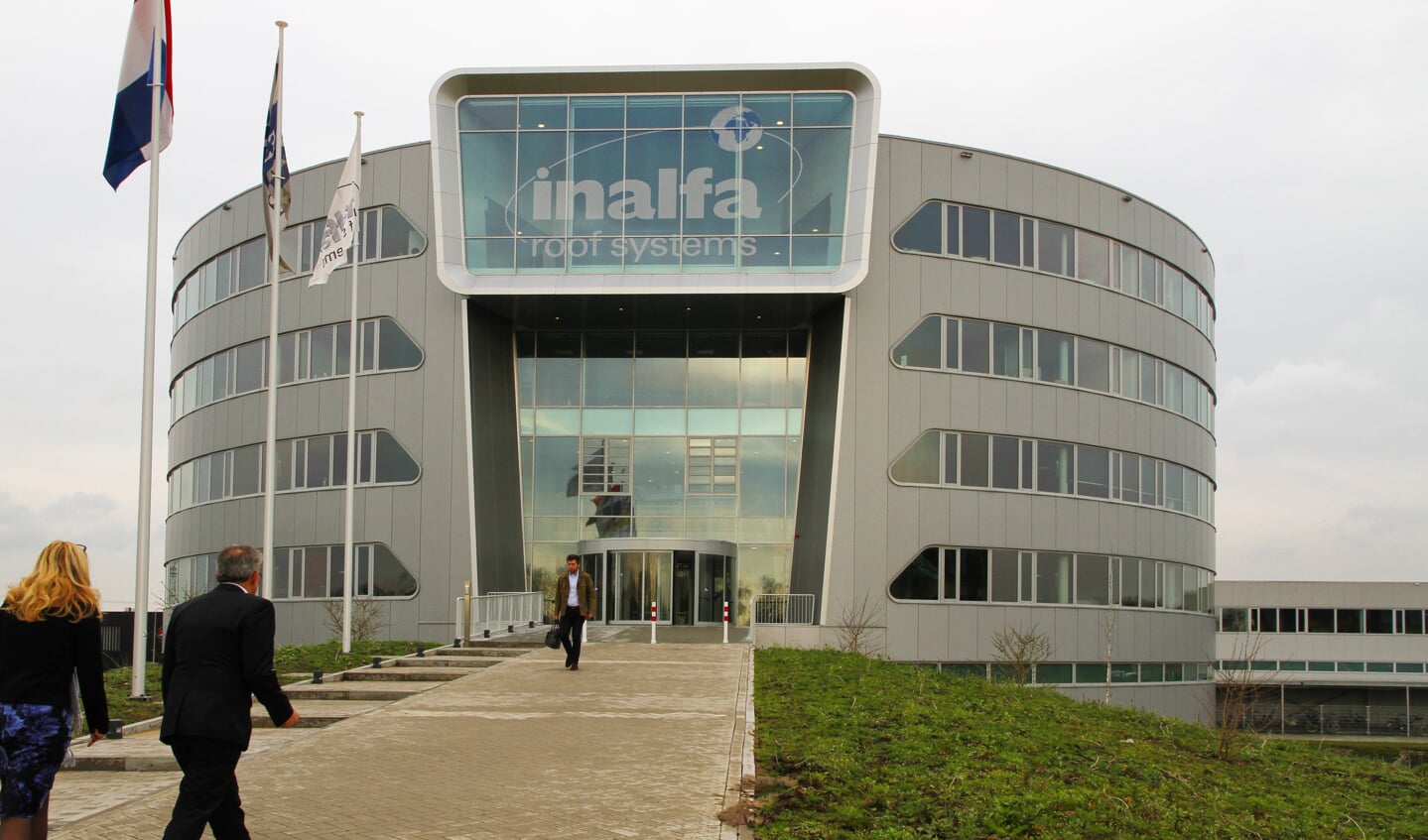 Het nieuwe hoofdkantoor van Inalfa Roof Systems. Foto: Rikus ten Brücke. 