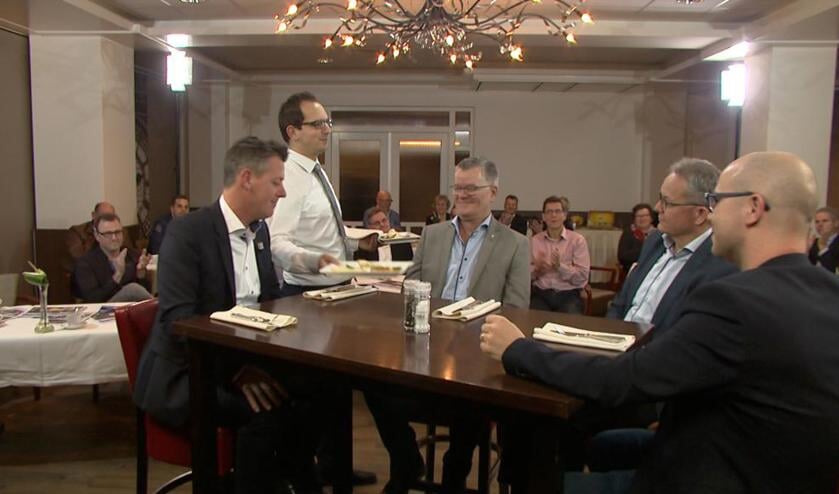Venray in bedrijf aan tafel wordt opgenomen in Hotel Asteria.