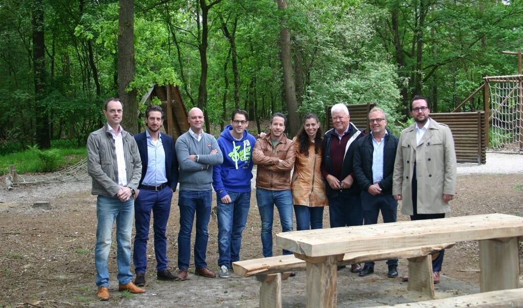 De picknicktafel werd officieel in gebruik genomen door stichting 't Speelvlak in het bijzijn van het Werkhuis, Ronde Tafel Venray Horst en Junior Kamer Venray.