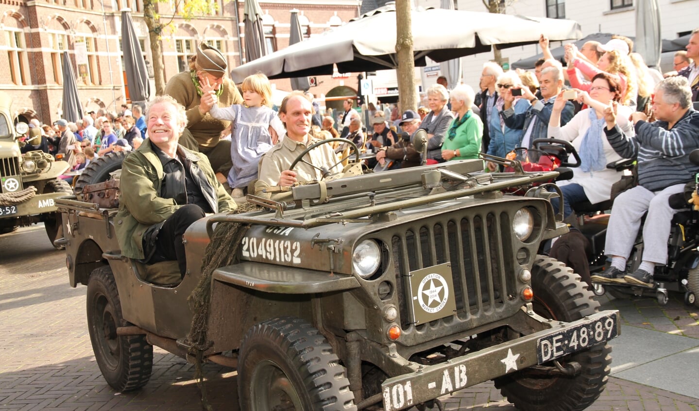Oude legervoertuigen zijn op donderdag 5 mei in Venray te bewonderen.