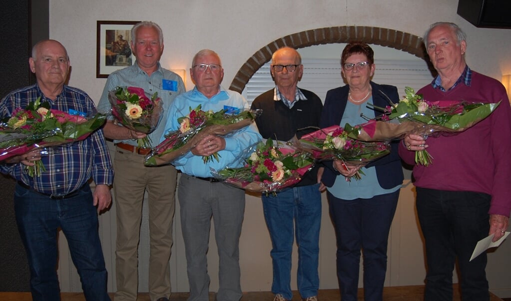 De zes jubilarissen van Maaltijdservice Venray.
