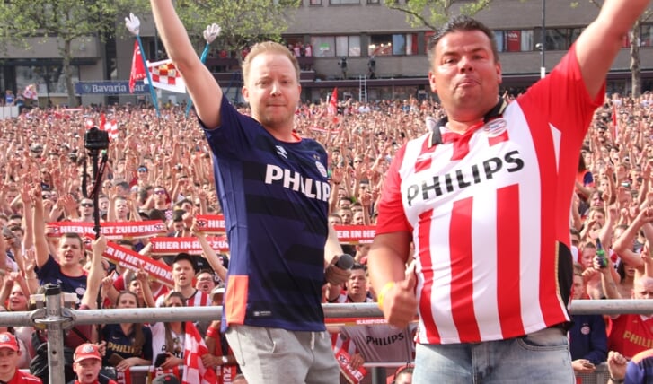 De PSV-huiszangers Leon Aarts (rechts) en Izzy Meusen uit Venray. Foto: Bas Jongmans. 