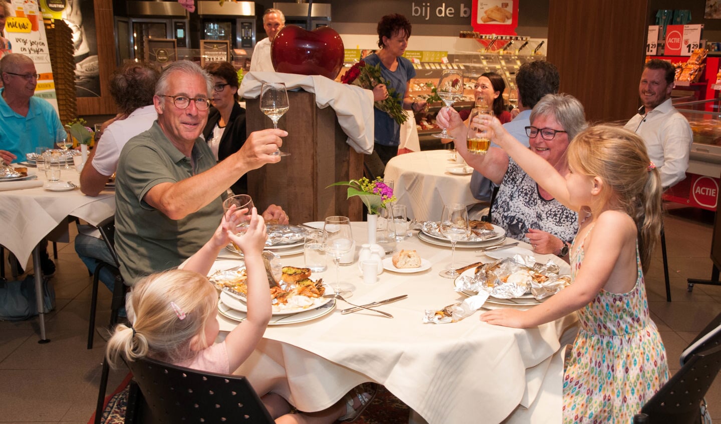 Het pop-up restaurant in de PLUS-supermarkt werd in stijl geopend. Foto: Lotte Kamphuis.