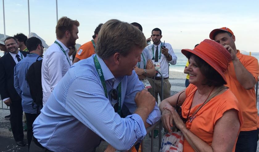 Foto: De ontmoeting tussen koning Willem Alexander en Wilhelmien Poels.