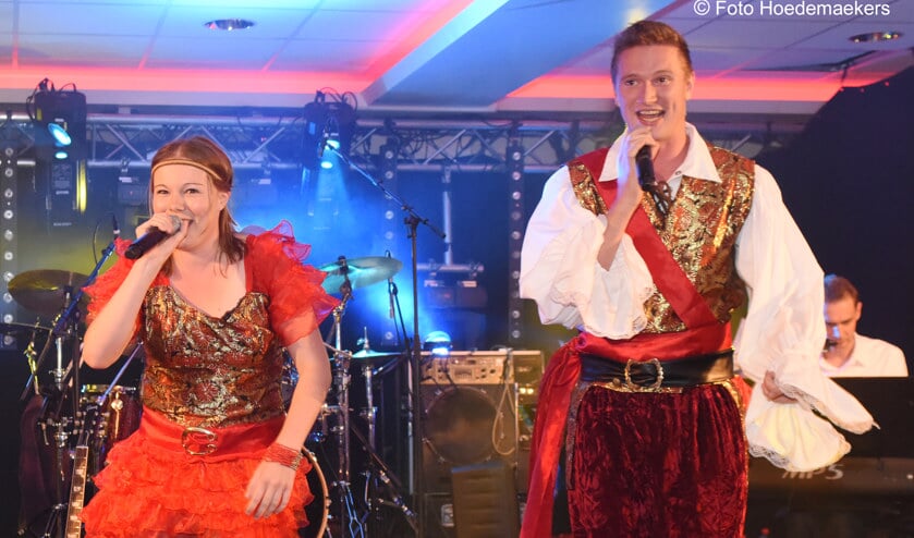 Tamara en Stef Koonings: winnaars liedjesfestival De Piëlhaas. Foto: Hoedemaekers.