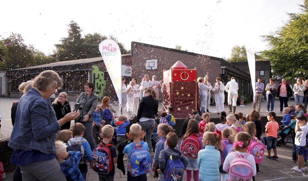 De feestelijke lancering van Sterrenschool De Klimboom in Landweert. Foto: Rikus ten Brücke. 