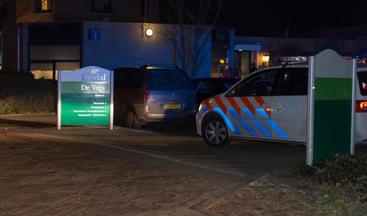 De politie is op zoek naar de daders van de overval op De Vers in Overloon. Foto: Albert Hendriks. 