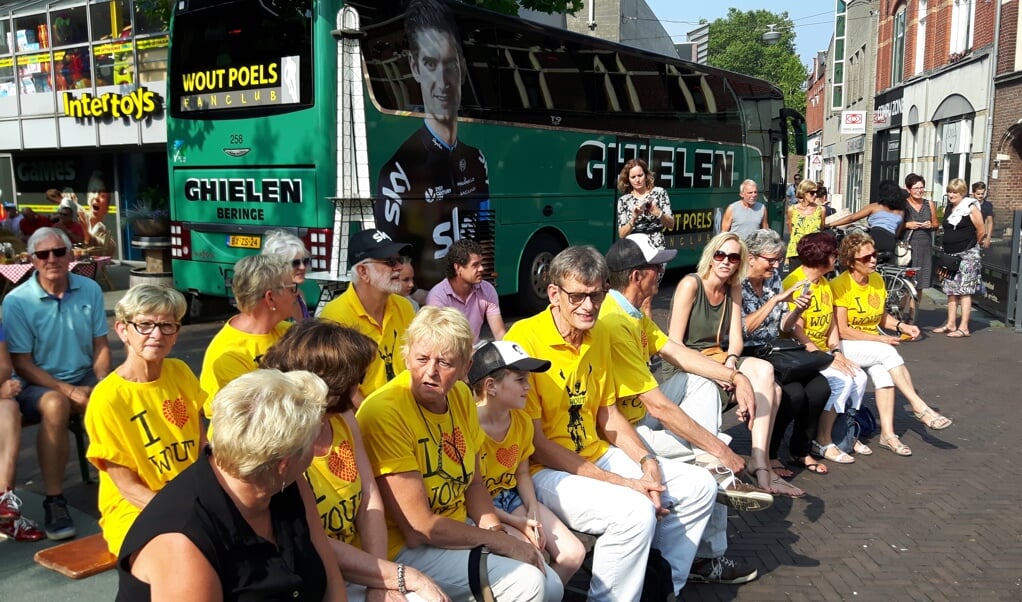 De fanclub van Wout Poels gaat ook dit jaar weer per bus naar de Waalse Pijl.