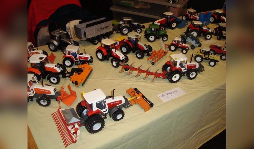 Een verzameling miniatuurtrekkers is in De Peelstreek te zien.