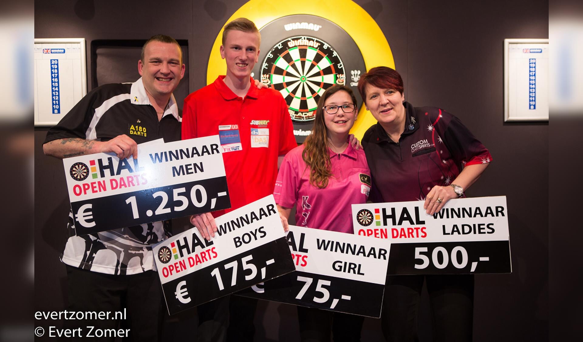 De winnaars van Hal Open Darts. Foto Evert Zomer. 