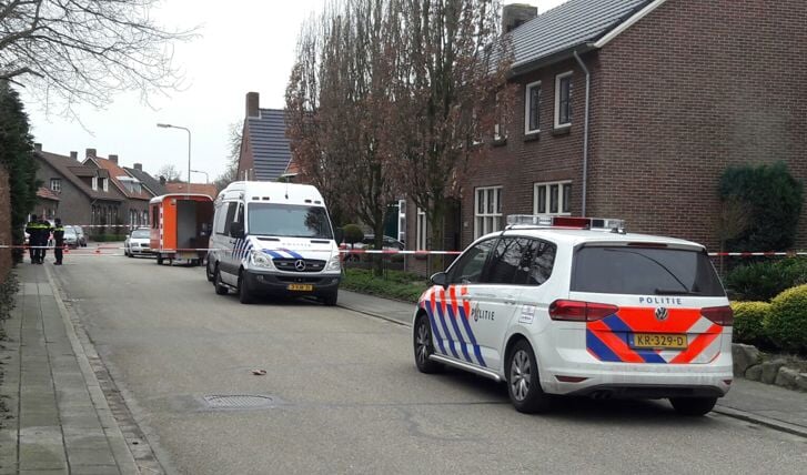 De politie is aan de Jan Franssenstraat in Blitterswijck een groot onderzoek gestart. 