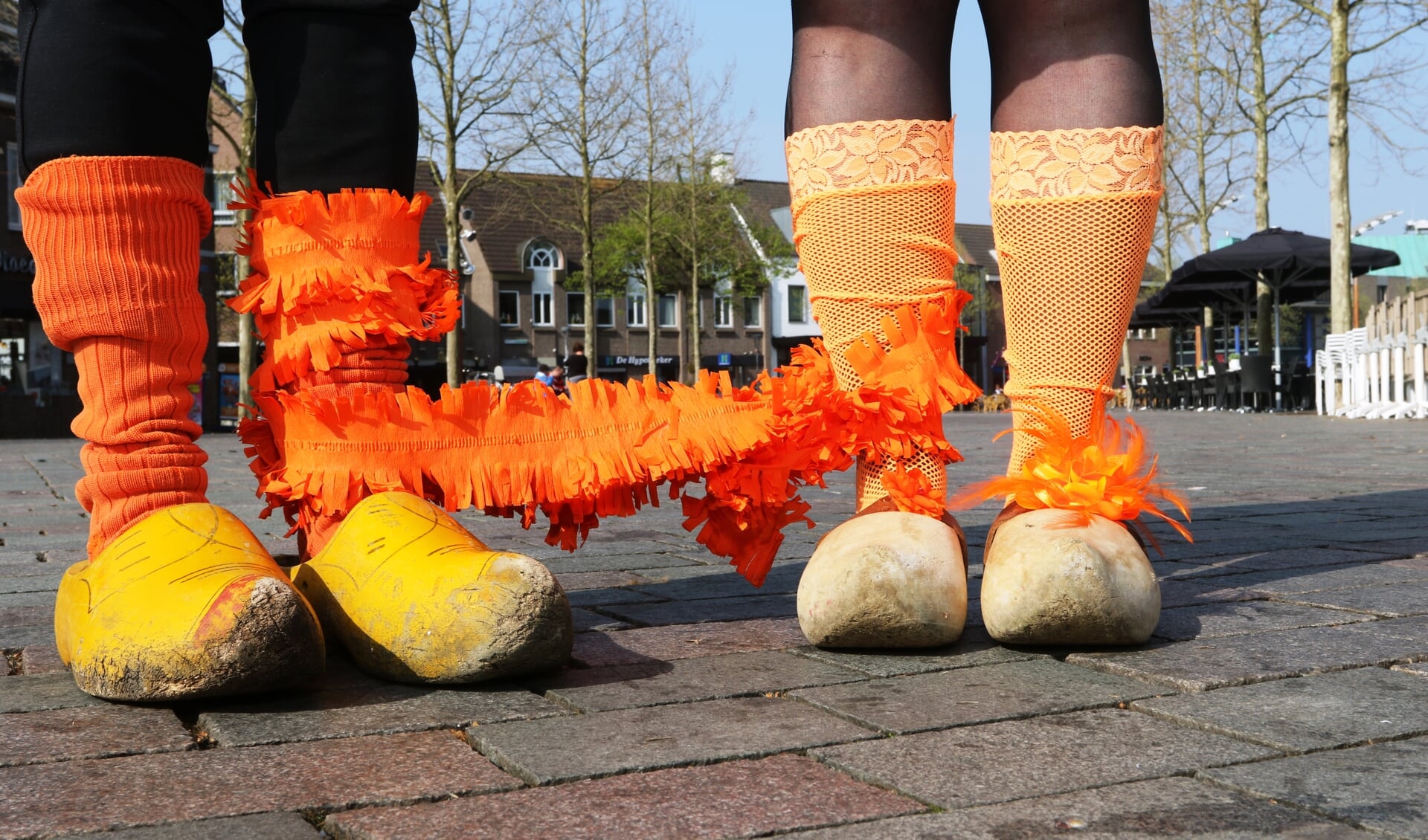 Een klompenrace op Koningsdag, donderdag 27 april in Venray.