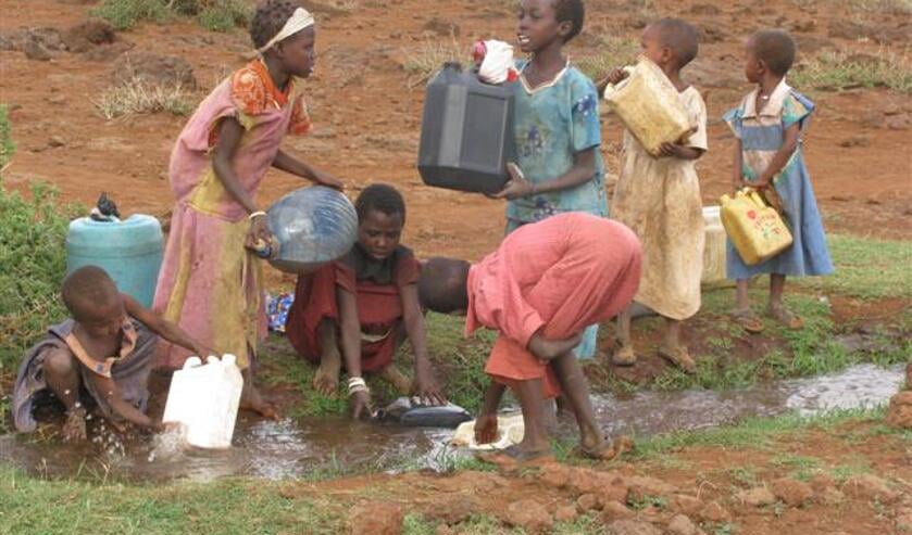 De Ysselsteynse kinderen gaan wandelen voor water, net als hun leeftijdgenoten in ontwikkelingslanden.