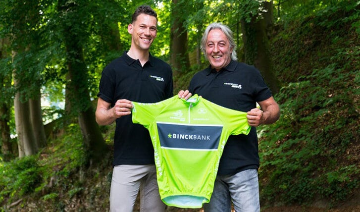Eddy Planckaert en Maarten Tjallingii (l.), die maandag een bezoek brengt aan finishplaats Venray. Foto: BinckBank Tour.