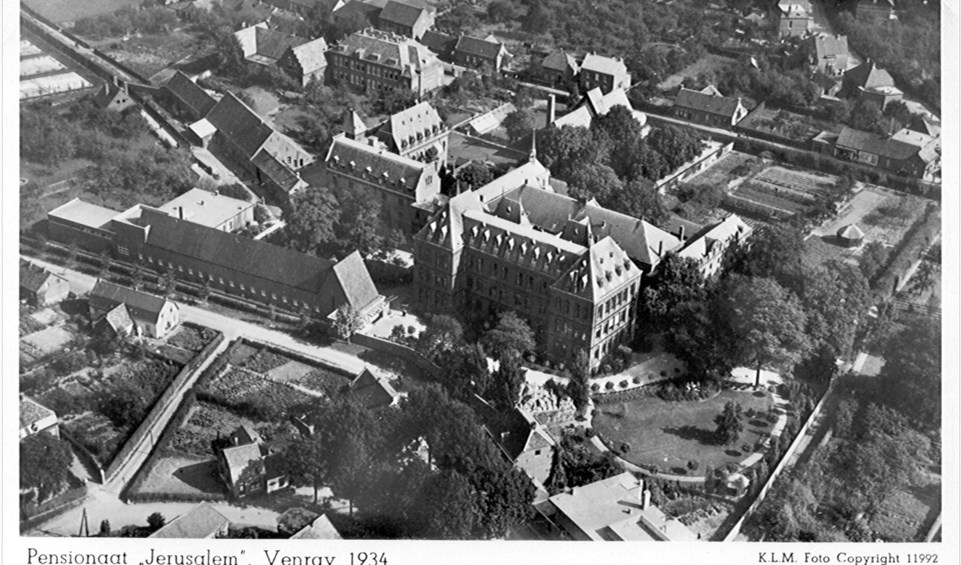 Het voormalige klooster en pensionaat Jeruzalem staat centraal in Venray van toen.