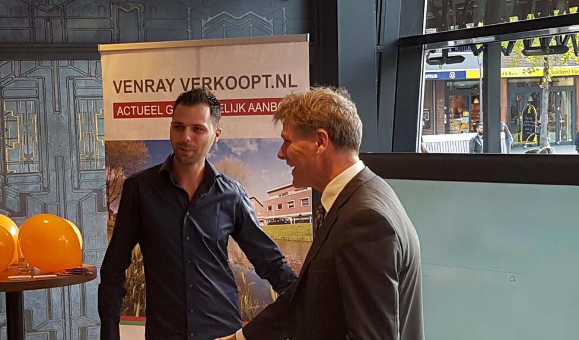 Wethouder Jan Loonen lanceerde de nieuwe website www.venrayverkoopt.nl. 