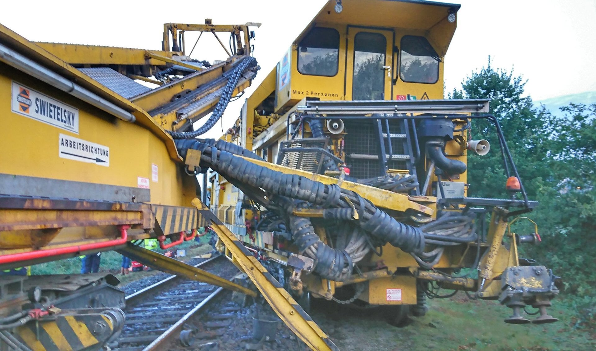 Twee werktreinen reden op elkaar op het spoor bij Venray. Foto: Prorail.