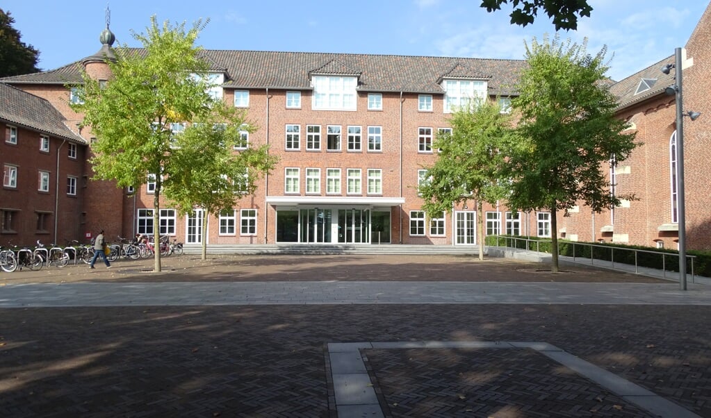 Als het aan het college ligt, kan de woonhof op het terrein van de voormalige basisschool De Kemp aan de Kruitweg doorgaan.