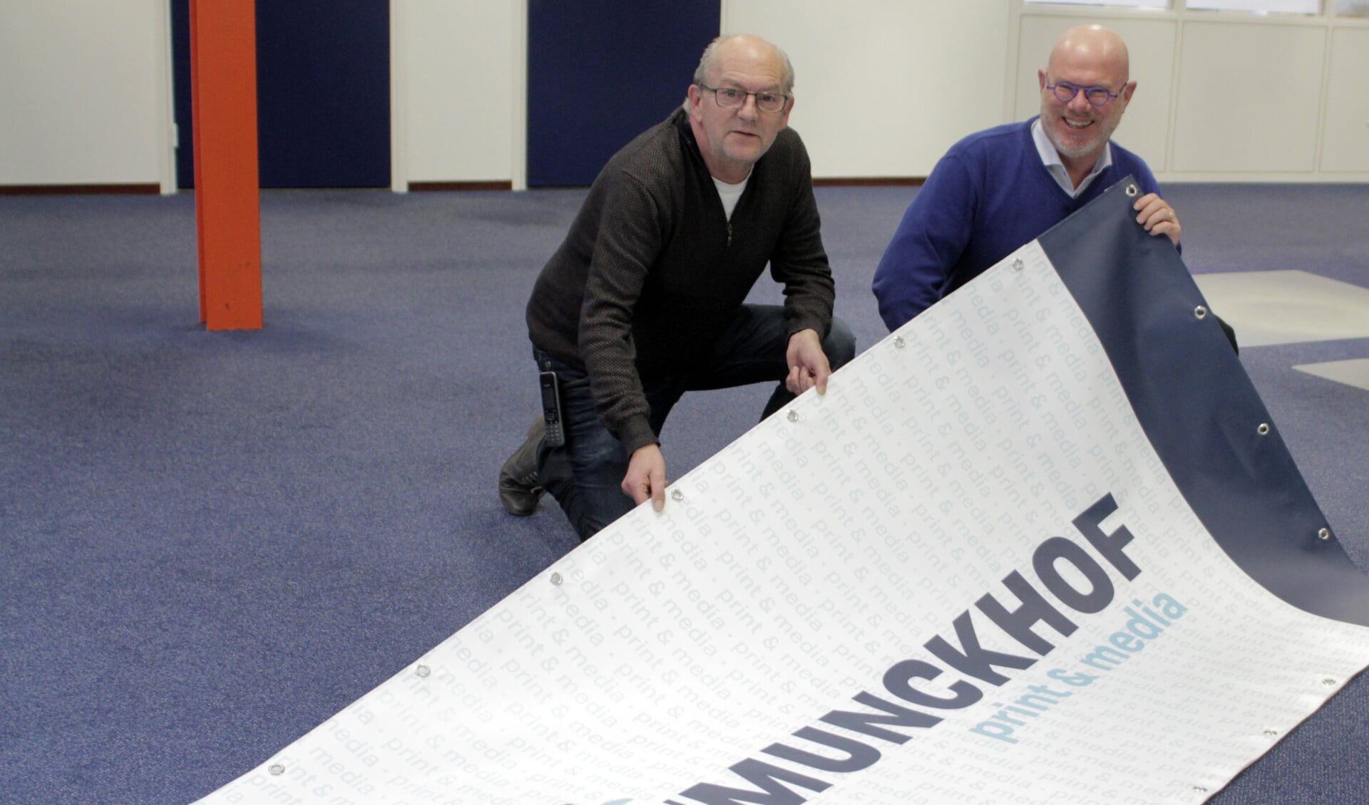 John (links) en Christ van den Munckhof presenteren de nieuwe naam: Van den Munckhof Print & Media.
