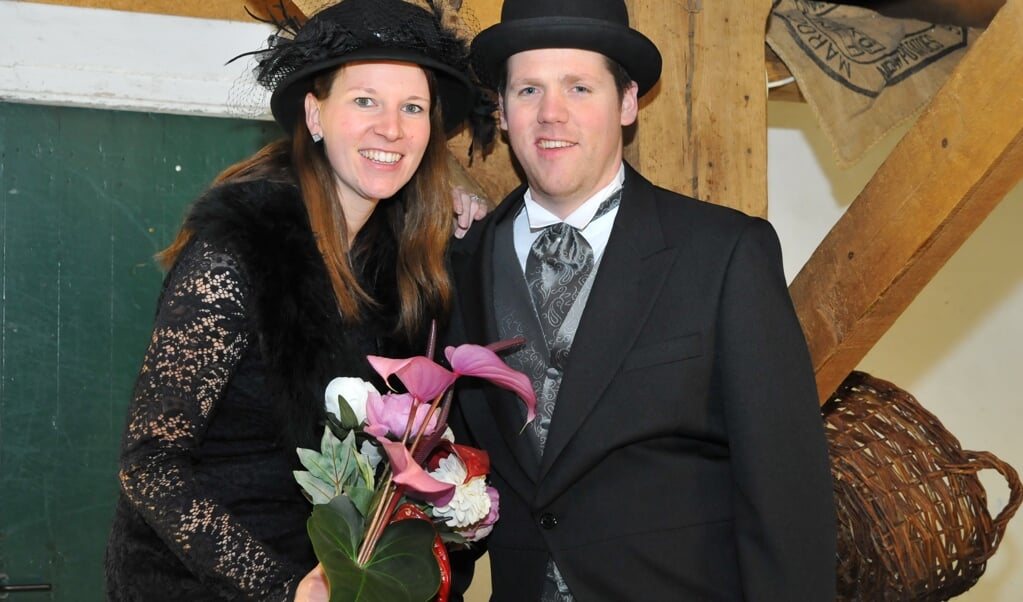 Peter Janssen en Laura Jacobs vormen het boerenbruidspaar van De Keieschieters. 