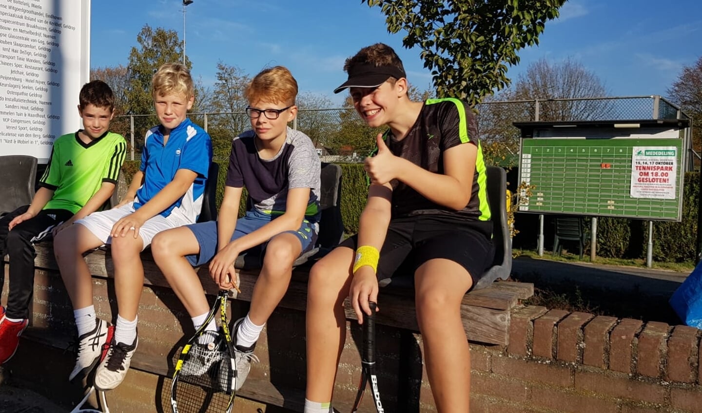 Team groen 1: van links naar rechts Jesper Jochems, Floris Haumann, Stijn van Mil, Vince Puts. De andere spelers ontbreken op de foto