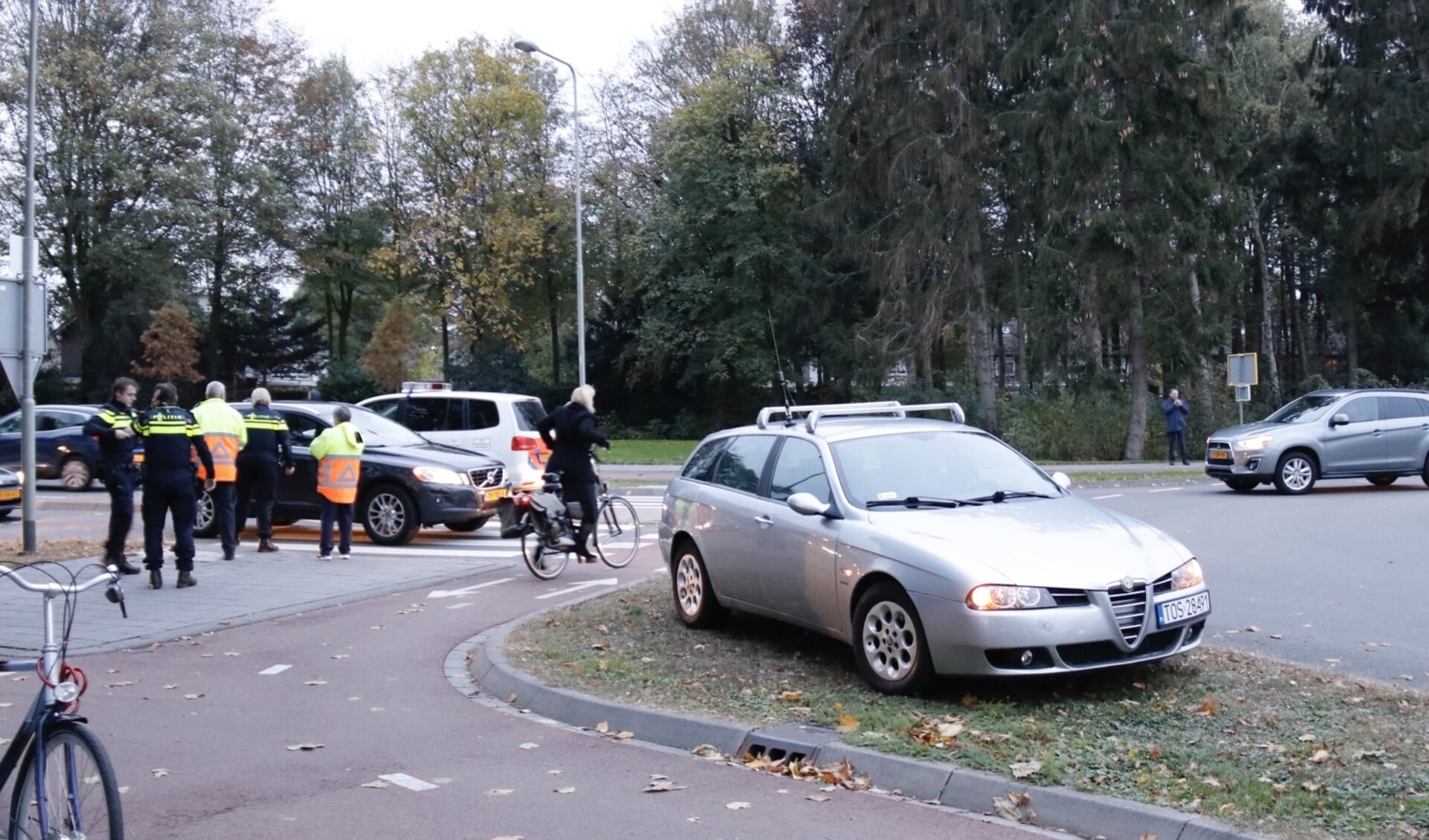 Aanrijding op de rotonde Oostsingel-Henri Dunantstraat-Zuidsingel. Foto: SK-Media